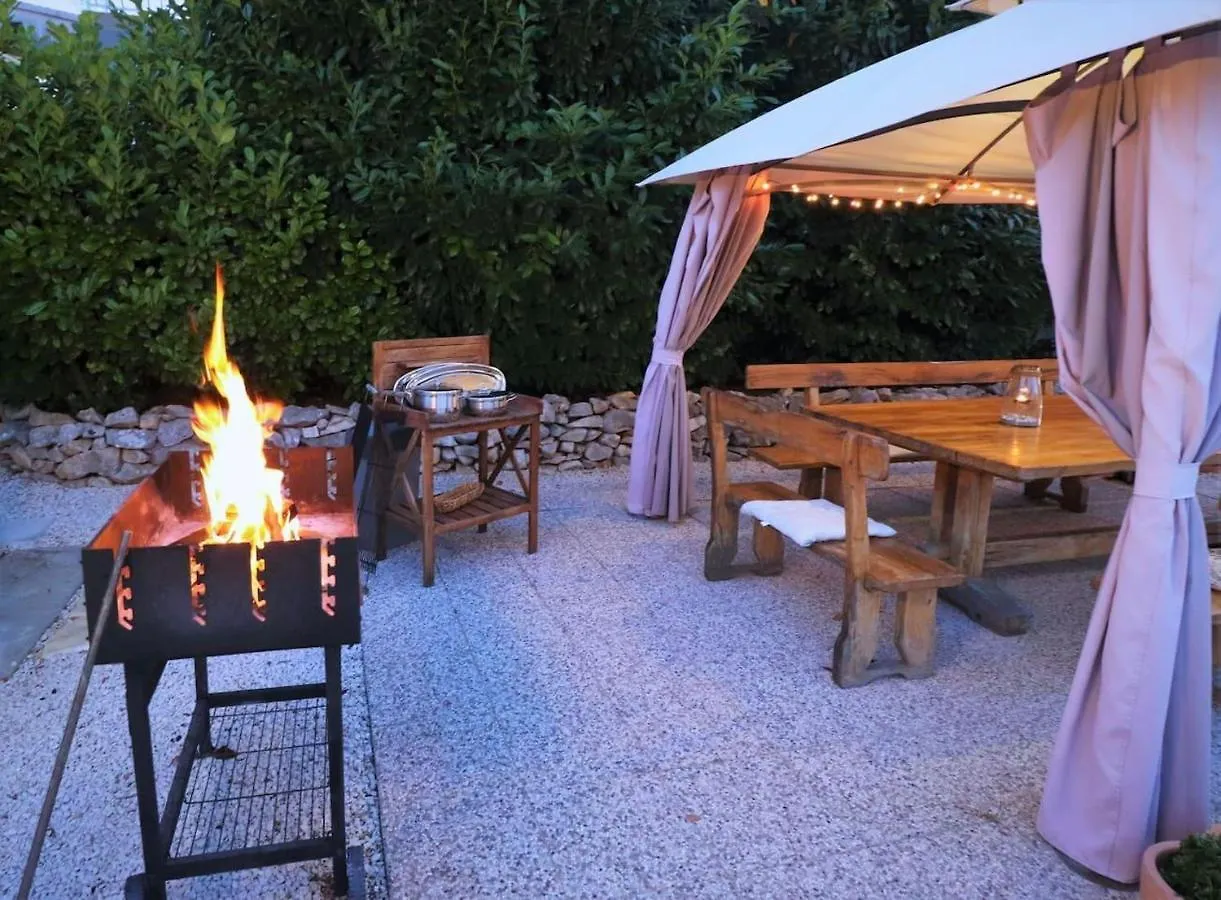 Luxury Beachfront Villa With Pool For Two Families Okrug Gornji 0*,