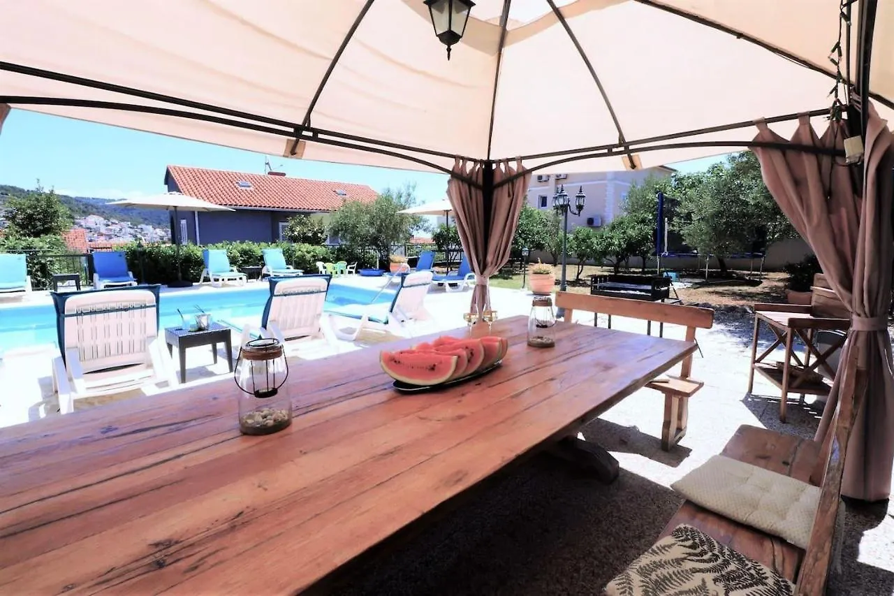 Luxury Beachfront Villa With Pool For Two Families Okrug Gornji
