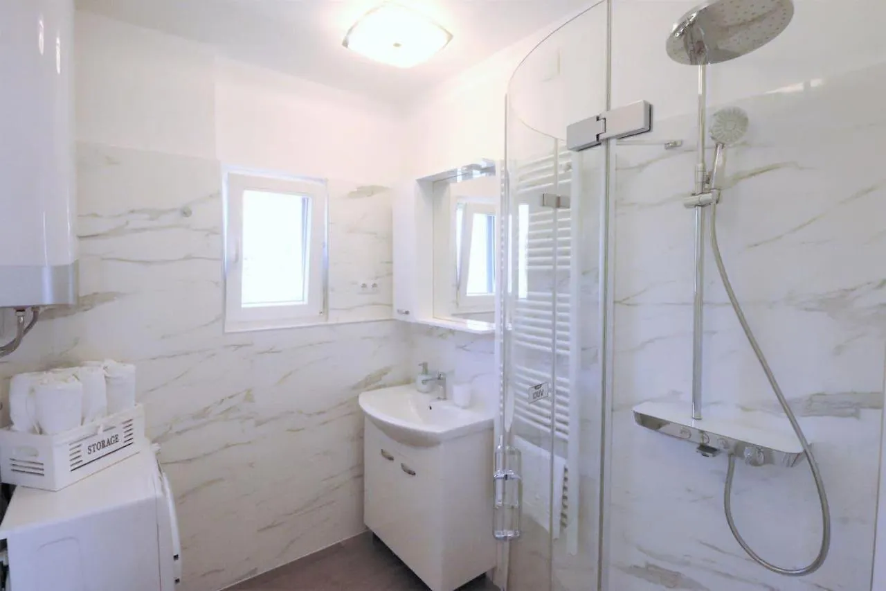 Luxury Beachfront Villa With Pool For Two Families Okrug Gornji