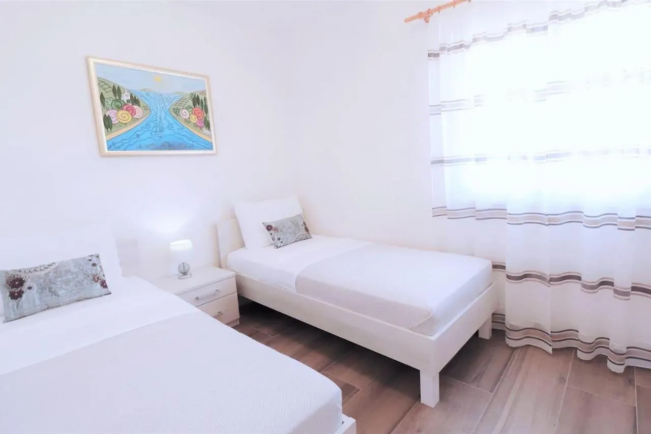 Luxury Beachfront Villa With Pool For Two Families Okrug Gornji 0*,