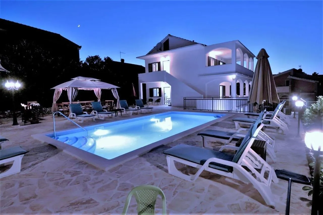 Luxury Beachfront Villa With Pool For Two Families Okrug Gornji