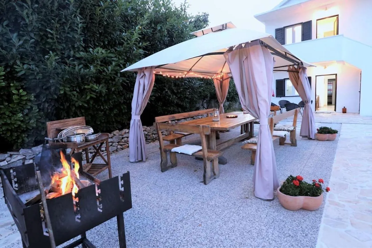 Luxury Beachfront Villa With Pool For Two Families Okrug Gornji 0*,  Croatia