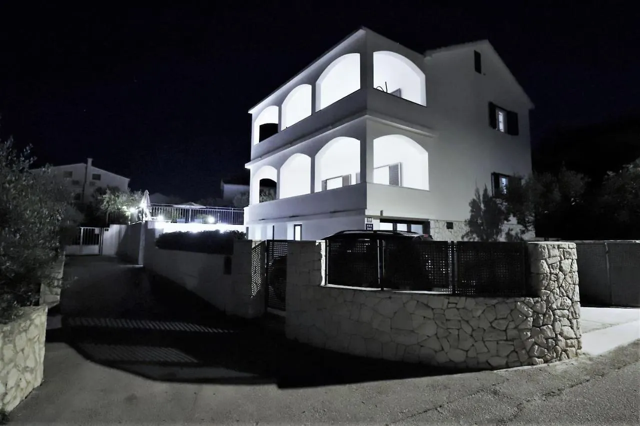 Luxury Beachfront Villa With Pool For Two Families Okrug Gornji