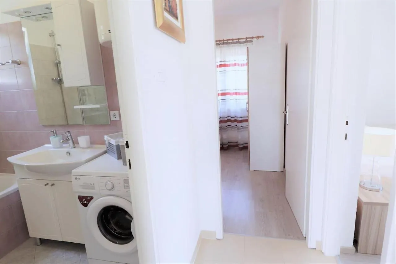 Luxury Beachfront Villa With Pool For Two Families Okrug Gornji