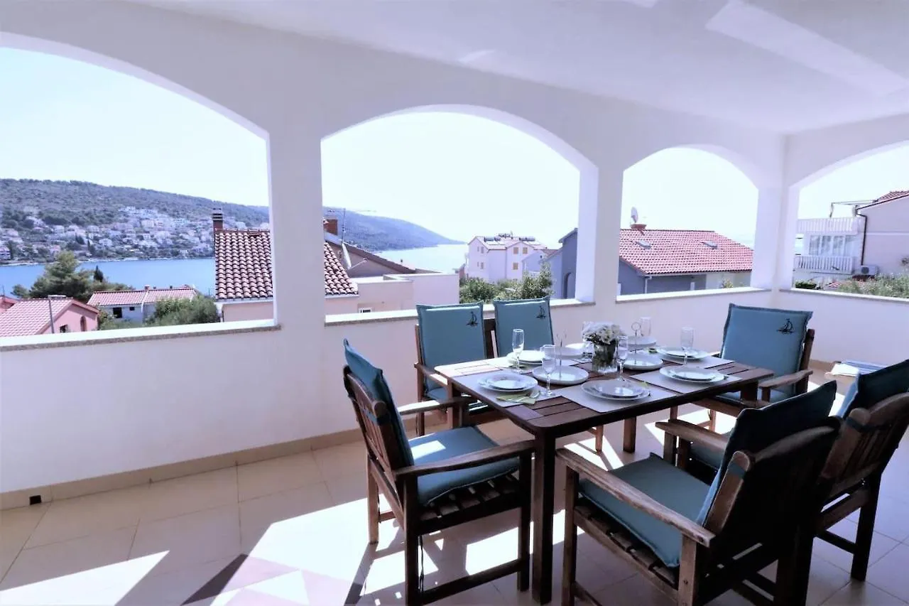 Luxury Beachfront Villa With Pool For Two Families Okrug Gornji