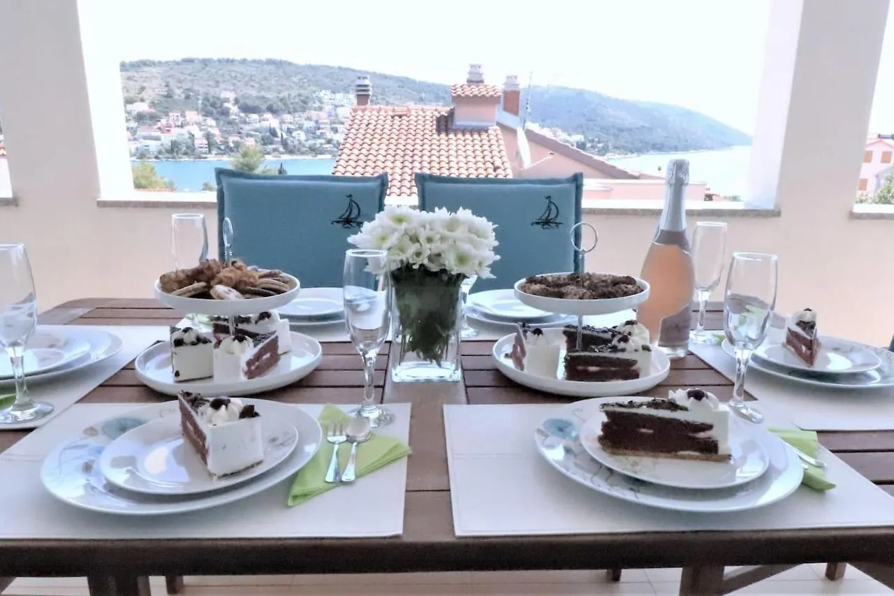 Luxury Beachfront Villa With Pool For Two Families Okrug Gornji